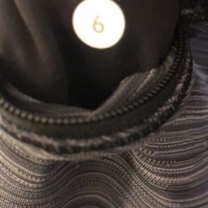 lululemon athletica Pants - Lululemon black and gray crop legging, sz 6, 68873 lululemon athletica Pants - Lululemon black and gray crop legging, sz 6, 68873